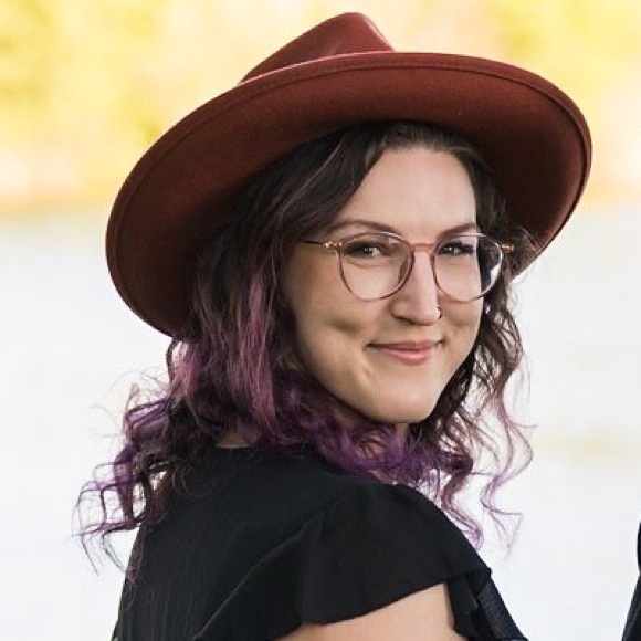 Meet your Posher, Madison - Picture 1 of 3